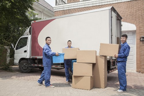 Removal van service near Surrey Quays residential flats